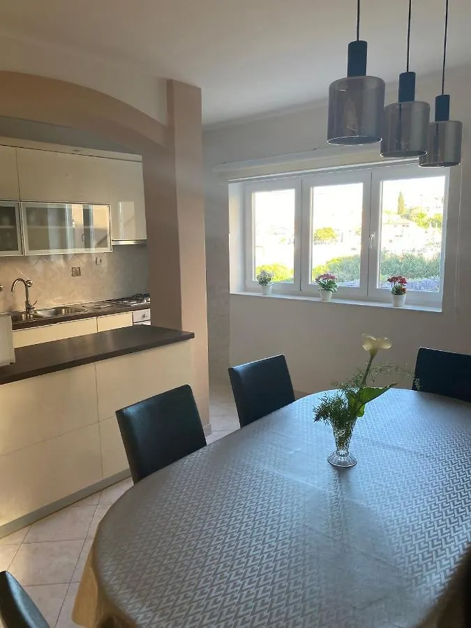 Apartman Ana Kali 0*,